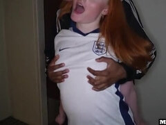 Belle grosse femme bgf, Britannique, Brutal, Plantureuse, Interracial, Nue  à poil, Chatte, Plan cul à trois