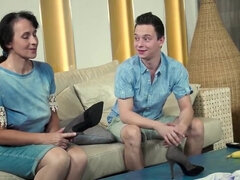 Большая жопа, Минет, Семяизвержение, Бабушки, Служанка, Зрелые, Обвисшие сиськи, Чулки