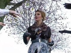 Блондинки, Женские бои, Фетиш, Еда, Перчатки, На природе, Атлас, Влажная