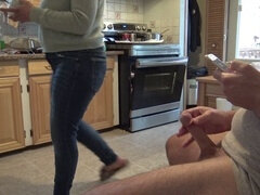 Застукали, Одетые девушки голые парни, Парочка, Семяизвержение, Эксгибиционист, Ласковые ручки, Оргазм, Сюрприз