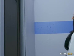 デカチン, デカパイ, 茶髪の, ダブル開発, 顔射, 手コキする, 公共, ユニフォーム