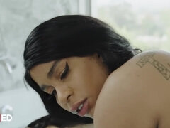 デカ尻, デカパイ, チン, ハードコア, 母乳, オマンコ, 剃毛, シャワー