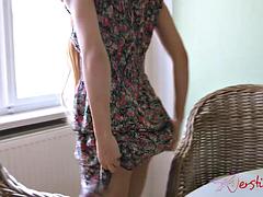 Anal, Gros seins, Sucer une bite, Brunette brune, Branlette thaïlandaise, Mature, Mère que j'aimerais baiser, Nénés