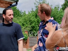 ブロンド, フェラチオ, バック, ダブル開発, ドレス, 手コキする, ゴム, 三人