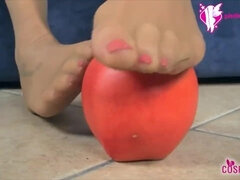 Snow White In Black Pantyhose Masturbates Apple