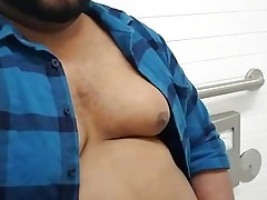 Gordito en el bano jugando solo 032