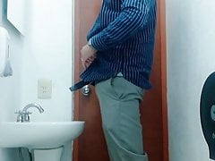 Quick cum enjoying in office