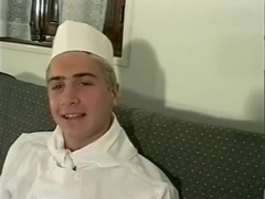 Un apprenti cuistot de 20 ans se branle pour Step son pote (rare)