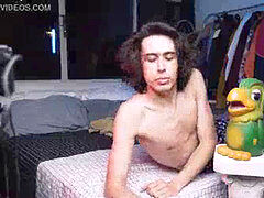 Grindr novinho de cueca fofo com local no sigilo real na cama vendo piroca