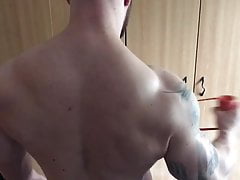 Big shoulders!