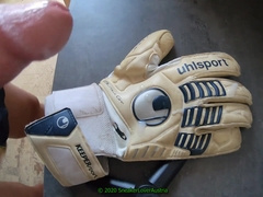 Spunking on Goalkeepergloves