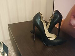 Cum spraying on Louboutin high heels