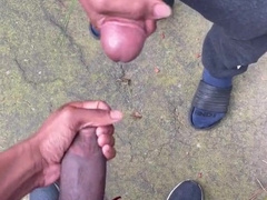 Encountered a acquaintance to burst one in the open