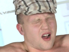 Grizzly Is An Incredible Fuckpole Blower