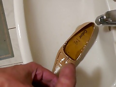 Piss in wifes beige work shoe