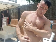 Nude muscle show off
