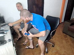 Unexperienced, gay femboy, in portuguese