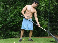 Vance Crawford and Rafael Alencar testing their manliness