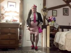Dressed with a pink bodycon skirt for a night out