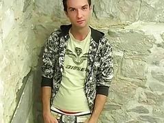 UK twink cums after jerking big dick