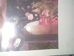 Taylor Swift gets thick load