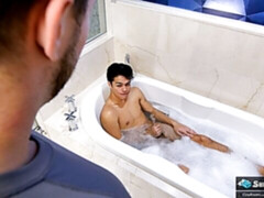 Shower quickie starring Jason Wolf and Nicholas Ryder