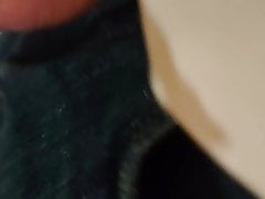 am Geldautomat mit dem Schwanz aus der Jeans