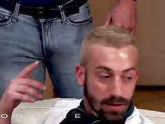 barbu, macho... et bien passif!