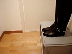 Spraying on my rubber riding boots !!