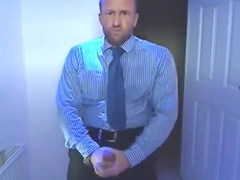 Empresario batendo punheta