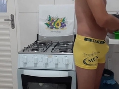 Se eu CUZINHO tu COME? Fazendo um lanche com o cu piscando e o pau dura&ccedil_o
