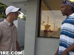 Delivery driver Danny Brooks fucks customer Scott Alexander