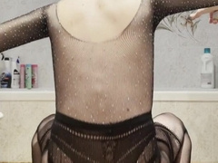 Joy with 2 faux-cocks and a good-sized pop-shot