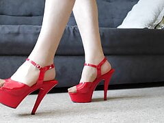 Sexy crossdresser Sussanne, sexy nylon legs and feet in high heel stiletto Pleaser shoes.