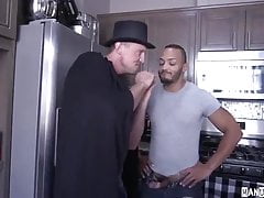 Gay Sex : Pierce Paris in magical trick