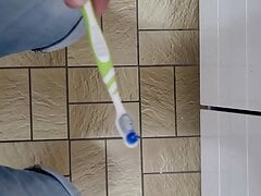 Ejaculation brosse a dents de ma femme