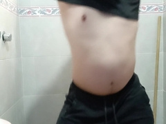 Gordito baila y se masturba en la ducha para mi pt 1