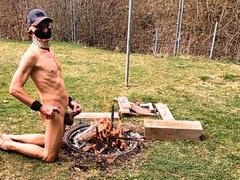 Nakedslave666 Outdoor Slave Jerk