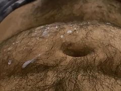 A good bear machote jerking off until cum