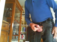 Wichsen aus der Zunft-Lederhose