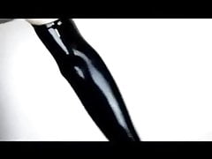 masturbandose con traje de latex