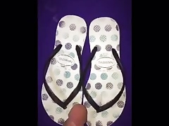 Havaianas ni ate kaka hubad lang..