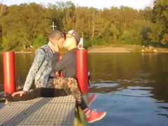 Chanson d'automne - Gay calin au bord du lac