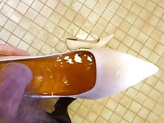 Piss in nude stiletto high heels wearing nylons