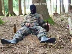 Soldier piss and wank / In Flecktarn pissen und wichsen