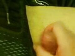 Handjob und Cumshot auf Nike Air Max 270