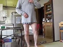Elderly man to the radio gymnastics in the room naked