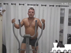 Caiu-na-net, fledgling, leo-pica-de-mel