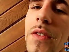 Straight guy likes to talk while jerking his cock off