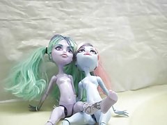 Doll Pee Party